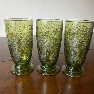Glass cups (4)